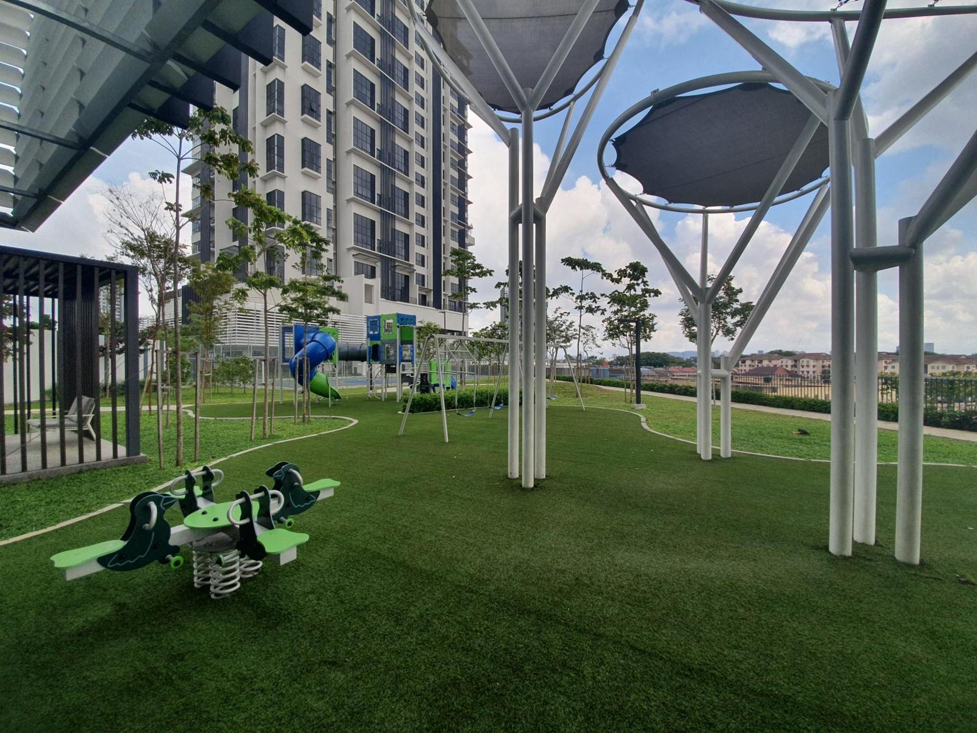 Highpark Suites At Petaling Jaya, Kelana Jaya By Plush エクステリア 写真